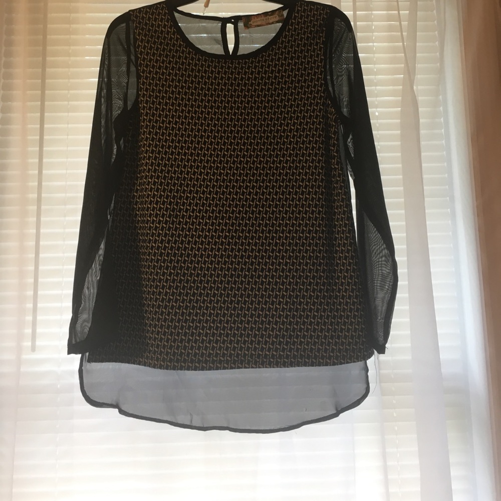 Black long sleeve with nice white pattern