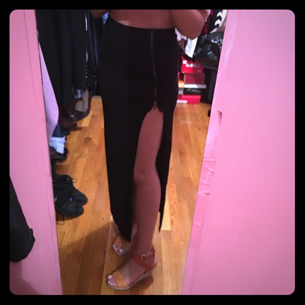Medium. Forever 21 black skirt