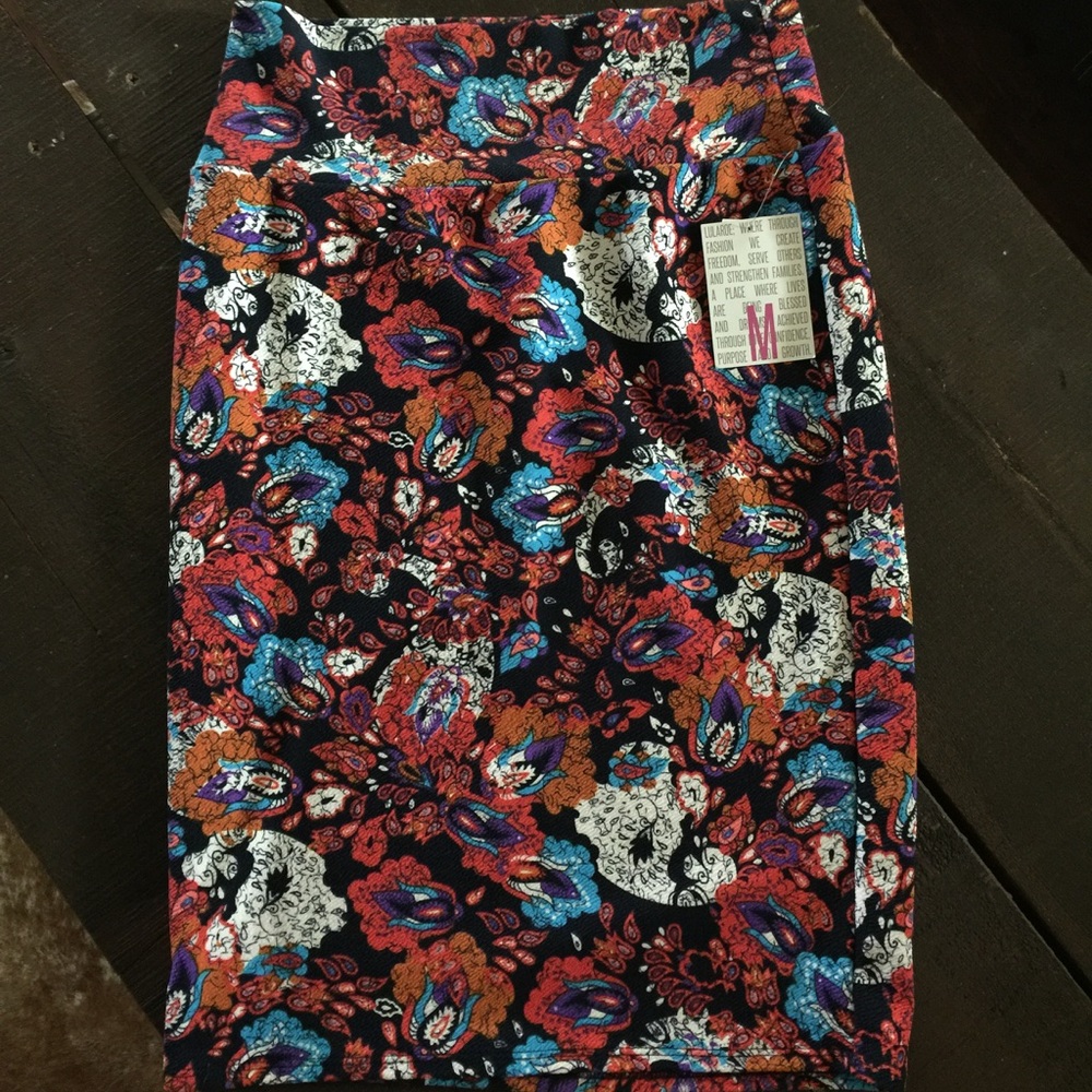 Medium LulaRoe Cassie bright color floral paisley