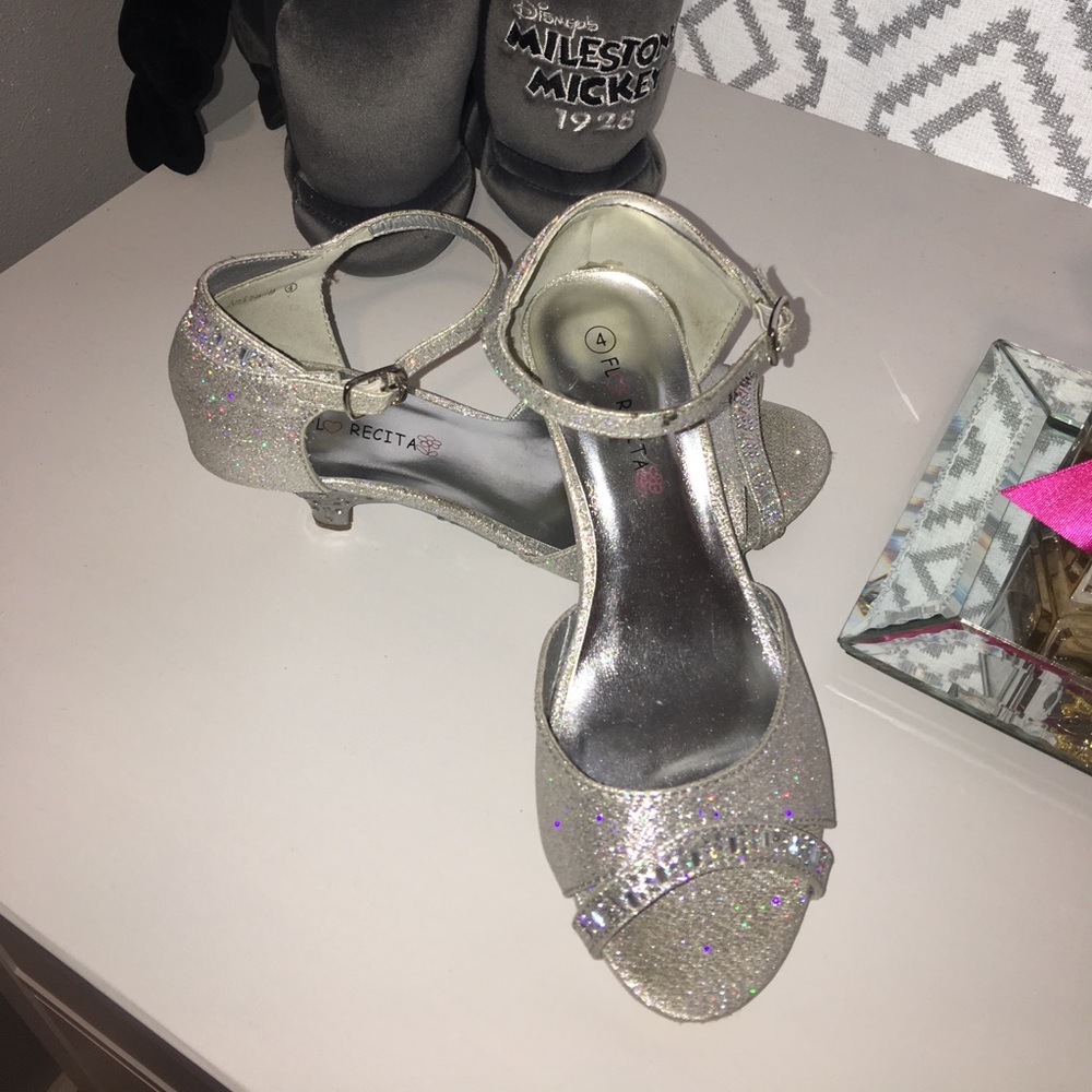 🚫SOLD🚫Silver shoes for girls