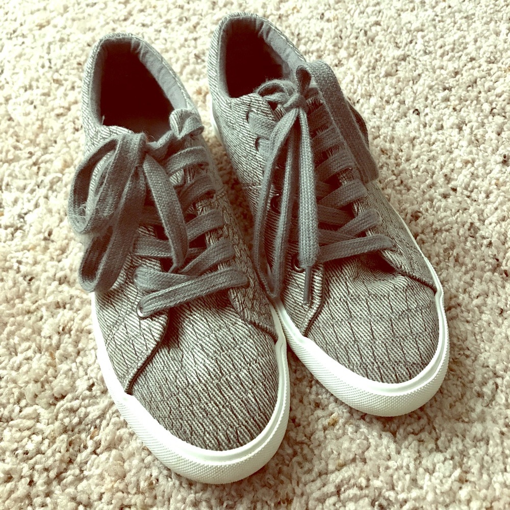 Gray Rocket Dog Sneakers -- Size 7