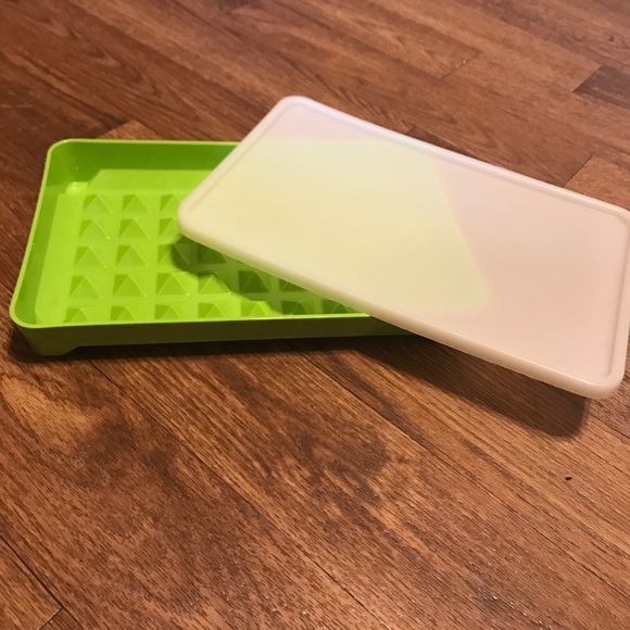 hot dog tupperware