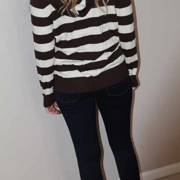 Brown and white striped sweater with hood - Picture 2 of 3