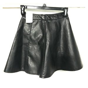 🛒NWT🛒 {{black leather mini skirt}}