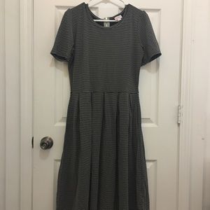 Black and White Stripe LuLaRoe Amelia Large