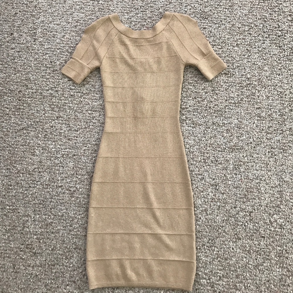 Elegant bebe bandage body con shimmer Gold dress