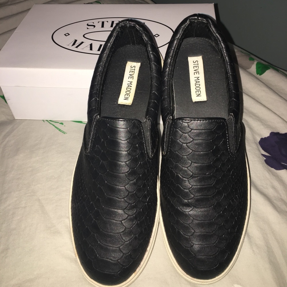 Steve Madden faux leather snake skin shoes.