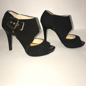 Nine West black suede open toe pumps