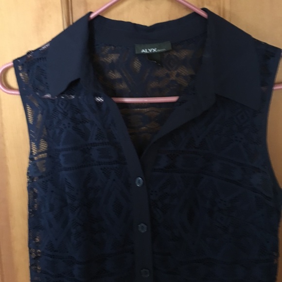 ALYX sleeveless lace top w/ sear sucker skirt. - Picture 2 of 3