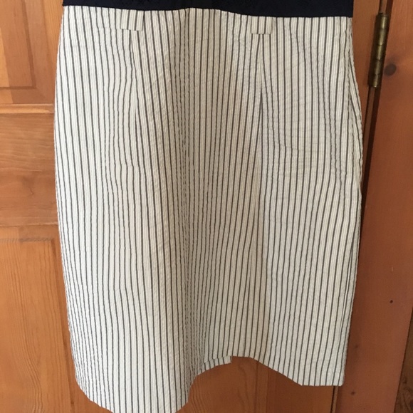 ALYX sleeveless lace top w/ sear sucker skirt. - Picture 3 of 3