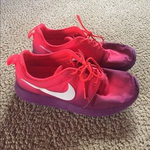 Women's Nike roshe run 8