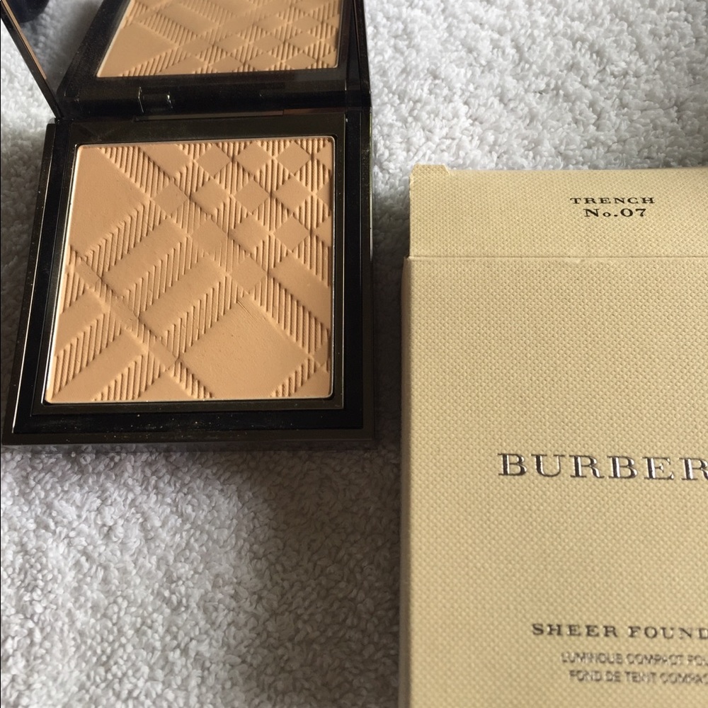 Burberry Sheer Foundation Trench No. 7 LNIB