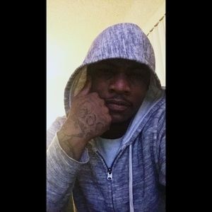 Meet your Posher, Tee