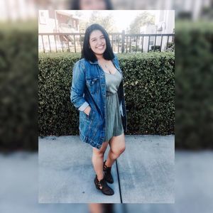 Meet your Posher, Cassandra