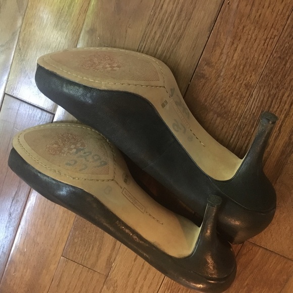 Vince Camuto black peep toe heels - Picture 4 of 4