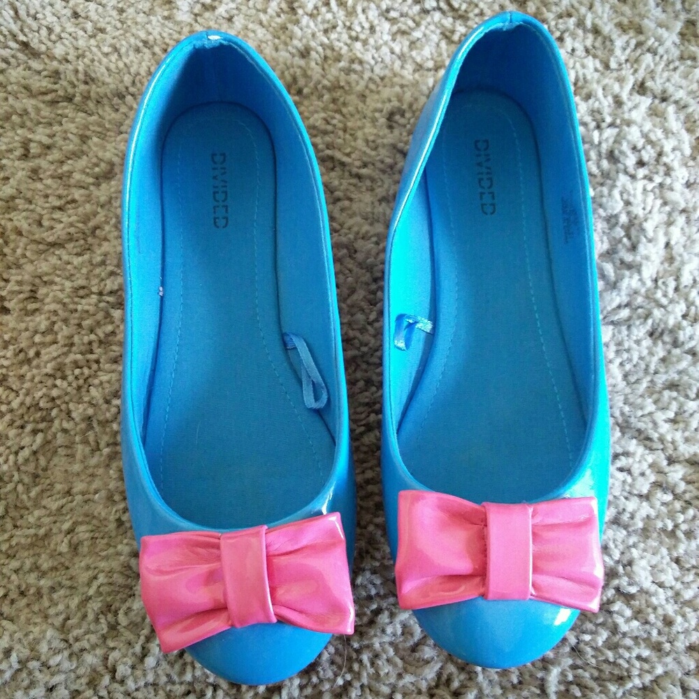 Blue/pink bow flats