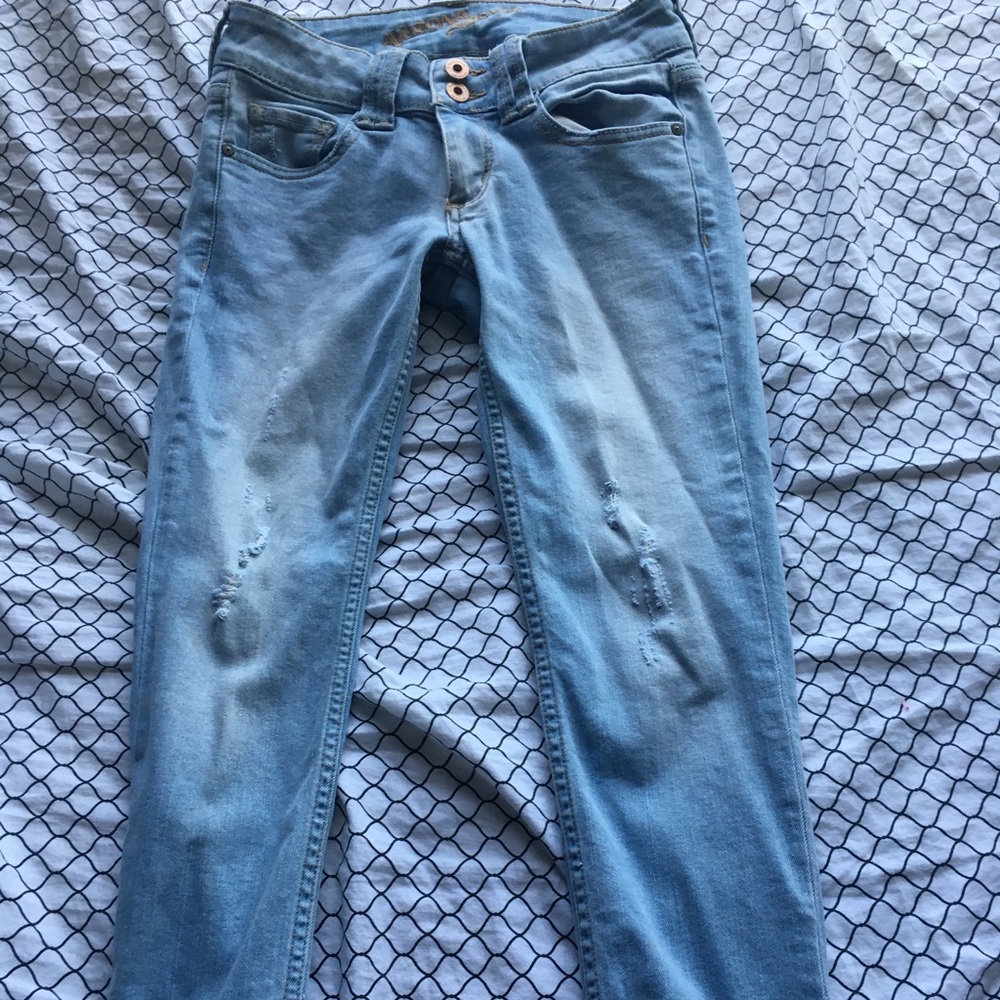 Light Capri Jeans Ripped