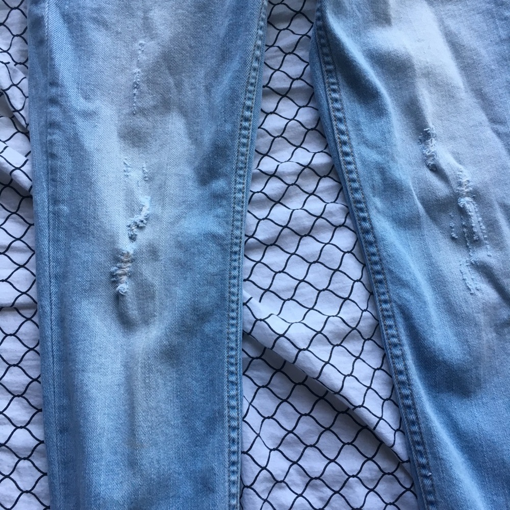 Light Capri Jeans Ripped - Picture 2 of 3