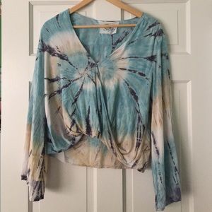 Blue Life Wrap top longlseeve blue and White