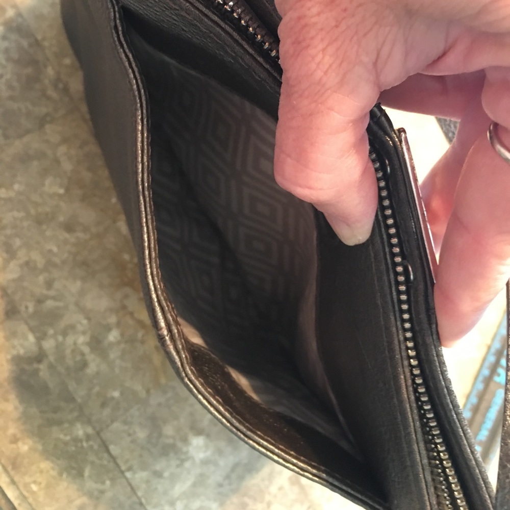 Brighton leather crossbody bag - Picture 4 of 5