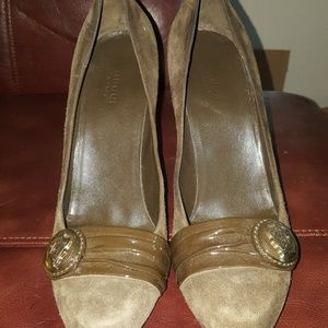 Gucci suede pump