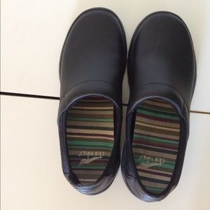 New lightweight black Dankso shoes