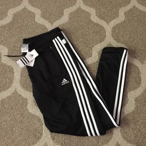 Offers!! New adidas joggers