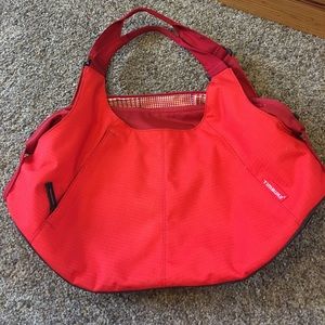 Timbuk2 purse.