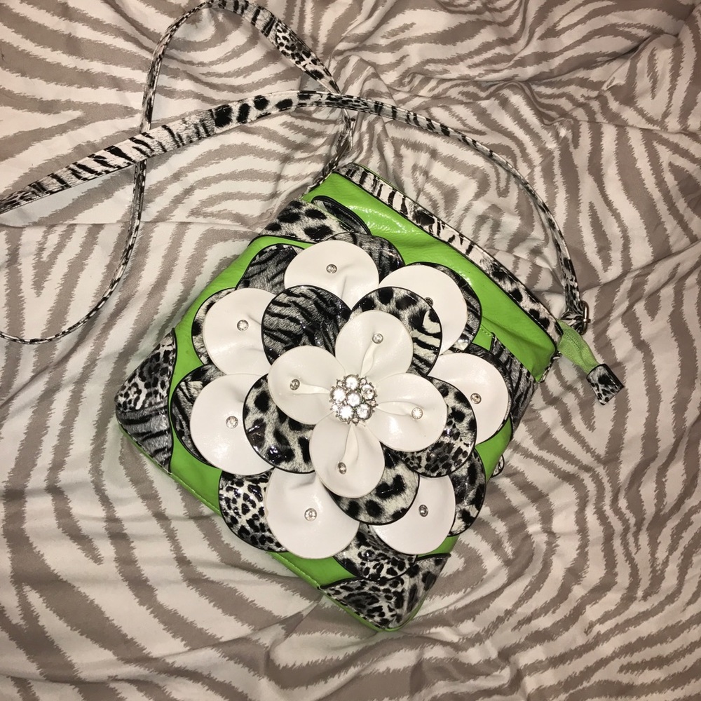 Brand 🆕! Green and black crossbody bag