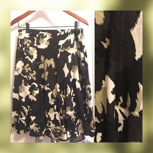 Perfect for Summer☀️ Green & Black Floral Skirt