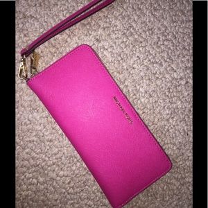 Michael Kors Jet Set Travel Leather Wristlet