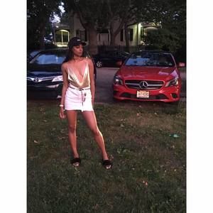 Meet your Posher, Raquel