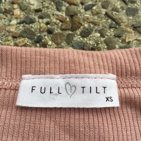 TILLYS Pink Stretchy Tee - Picture 3 of 4
