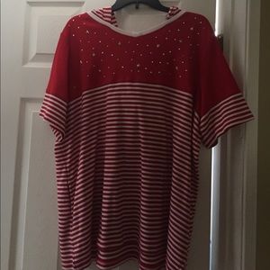 Short sleeved shirt with hoodie.