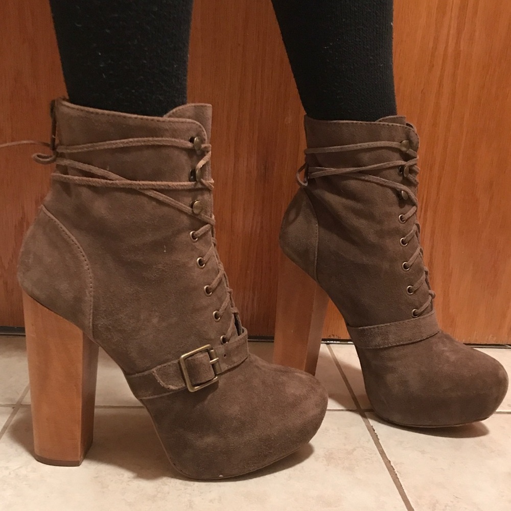 Like new suede high heeled bootie