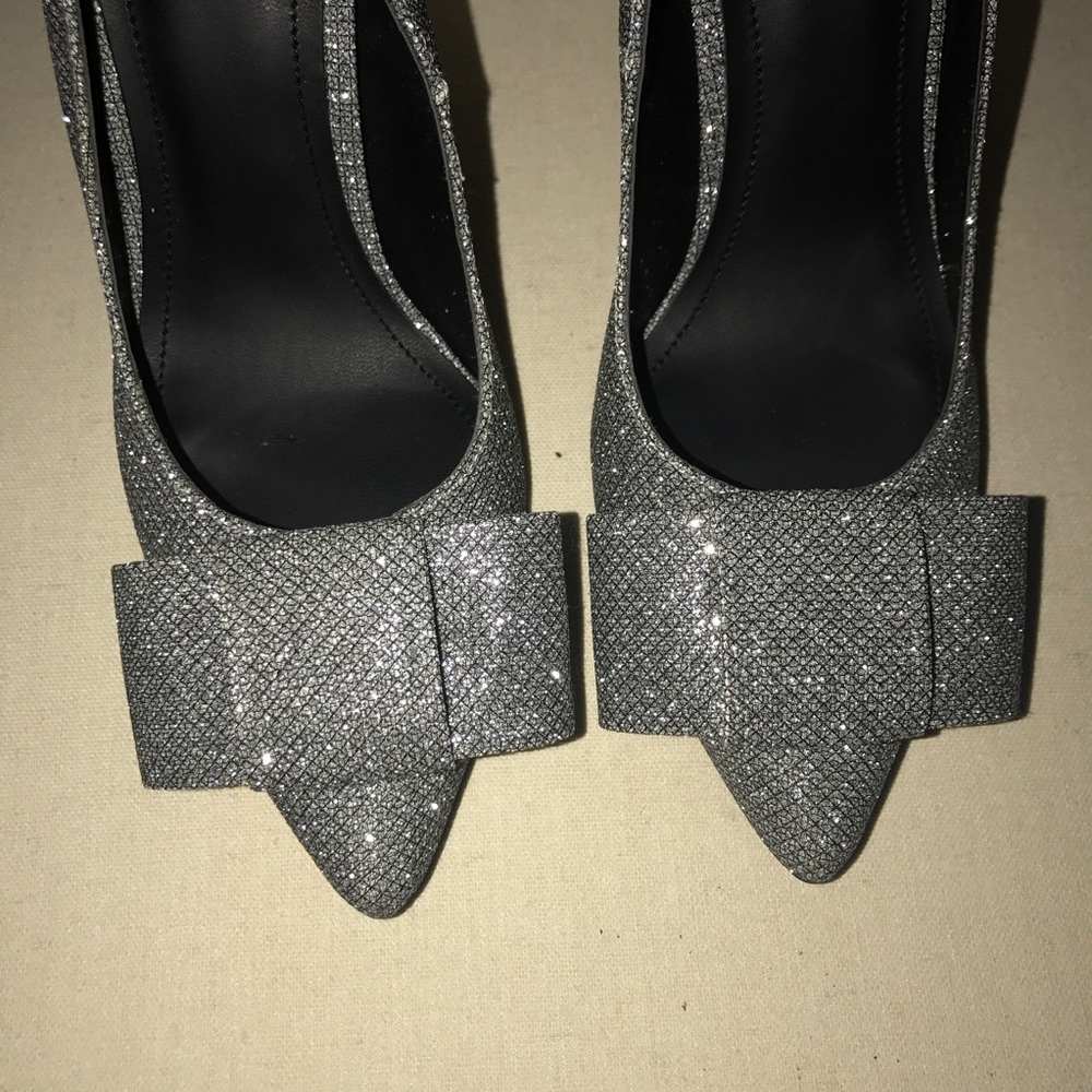 wedge heels with front bow