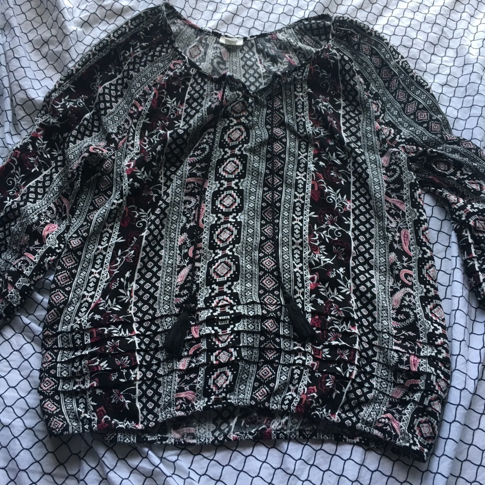 Blouse Tribal Pattern