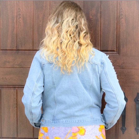 🌸Distressed Denim Jean Jacket - Picture 3 of 5