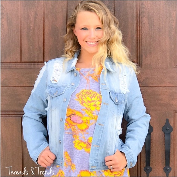 🌸Distressed Denim Jean Jacket - Picture 4 of 5