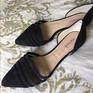 New black flat sandals