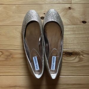 STEVE MADDEN GOLD SPARKLY FLATS
