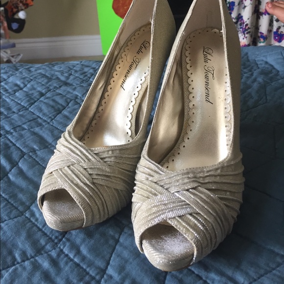 PLATINUM GOLD HEELS - Picture 2 of 3