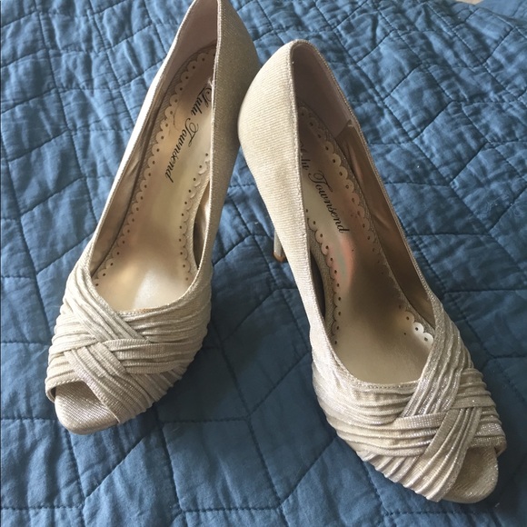 PLATINUM GOLD HEELS - Picture 1 of 3