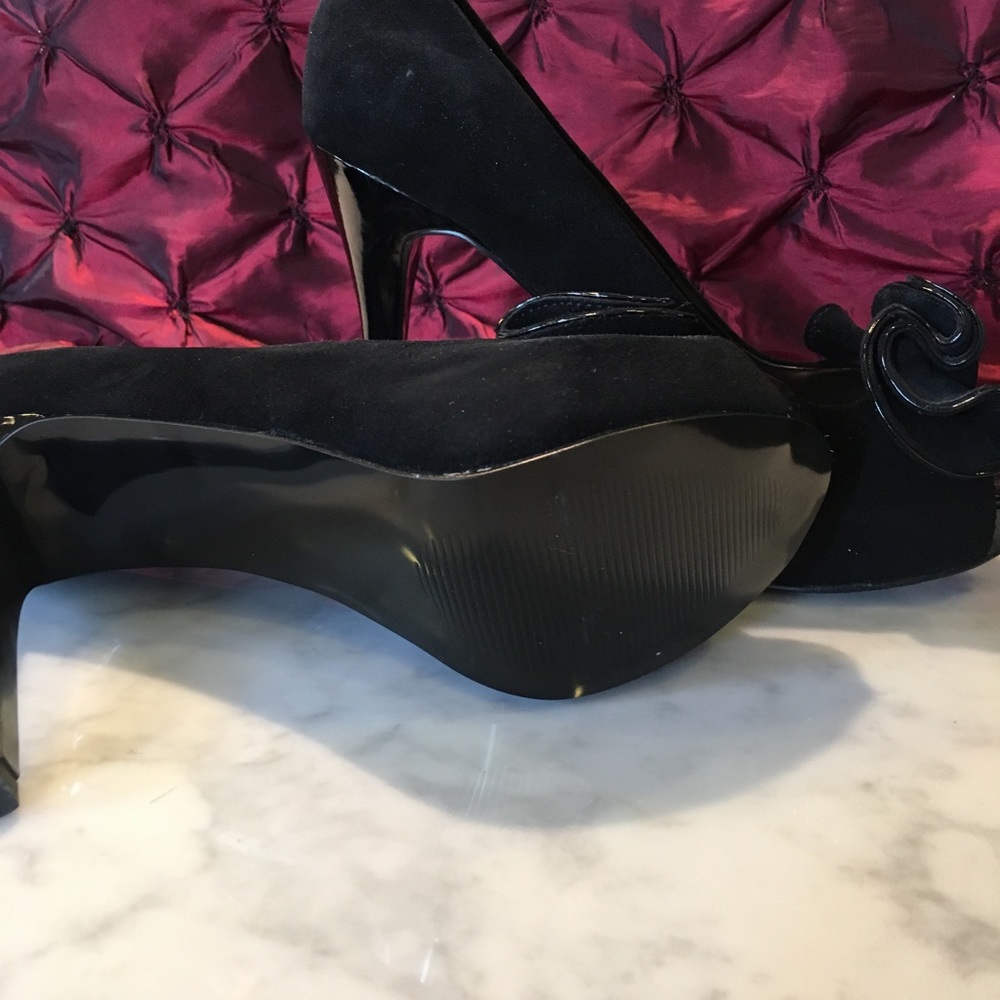 Shoes - Picture 3 of 3