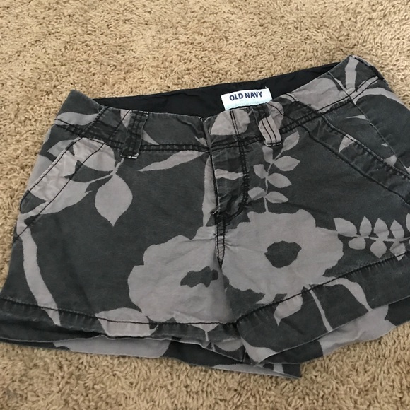 Old navy shorts - Picture 1 of 3