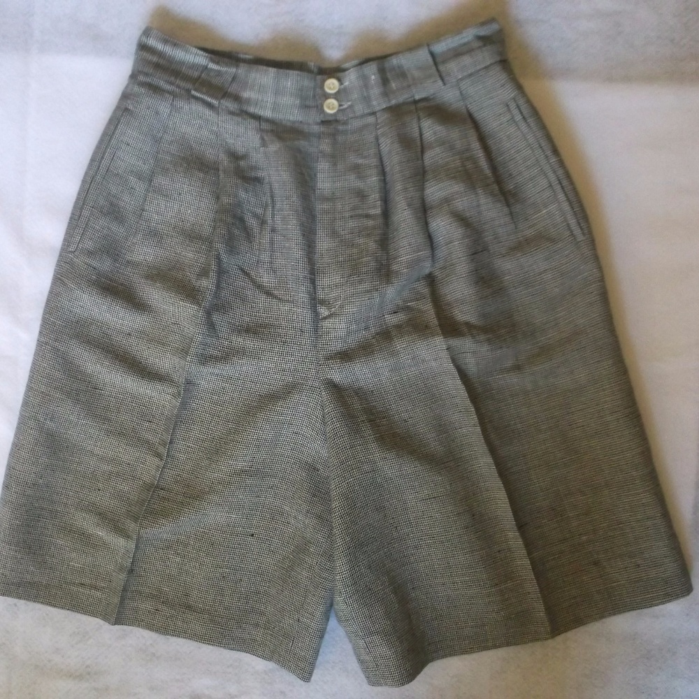 Casual Corner Women's Black & White Plaid Shorts