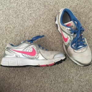 Nike max run lite 2 white and blue tennis shoes