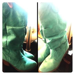 Tourquoise scrunch heel boots
