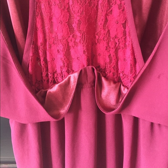 LACE BACK MAROON DRESS - Picture 4 of 4