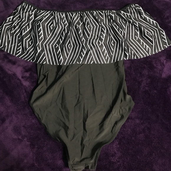 Behind Hemlines • NWT • B/W Off Shoulder One-Piece - Picture 3 of 3